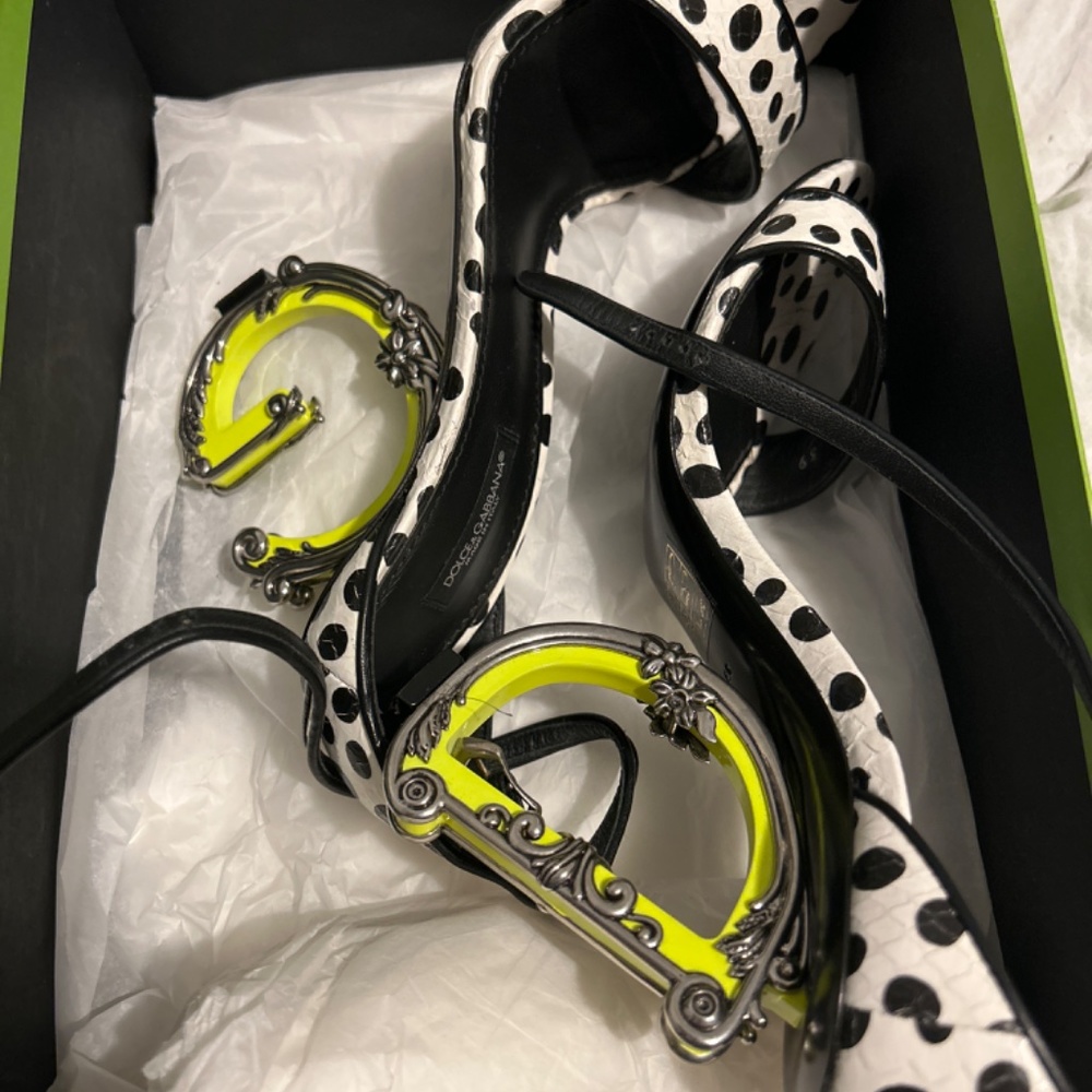 Shoes - Picture 4 of 6